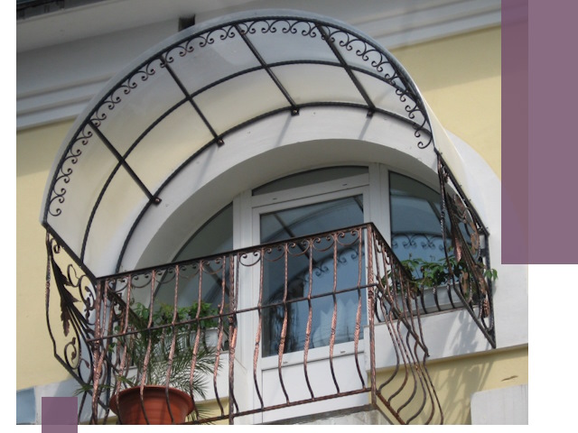 Козырьки над балконом в Балашихе — изготовление и монтаж